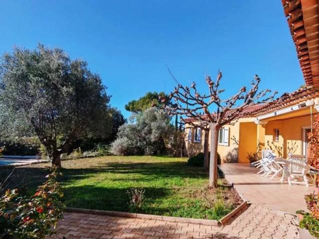 DRAGUIGNAN VILLA PLAIN PIED T5 132 M2 3 CHAMBRES PISCINE GARAGES