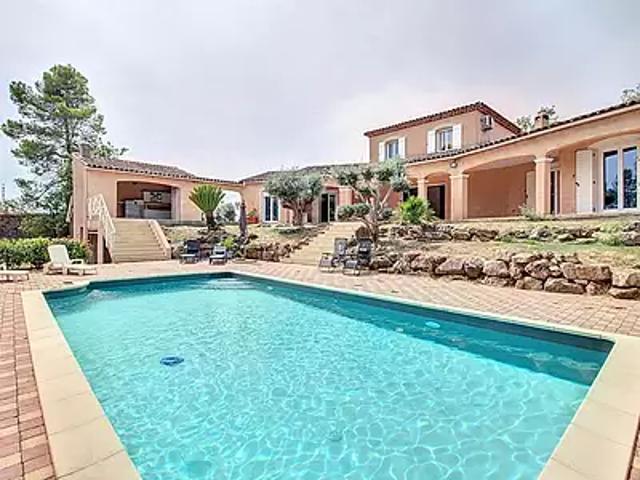 Draguignan 83300 Achat / Vente maison 8 pièces t8 au dernier étage piscine