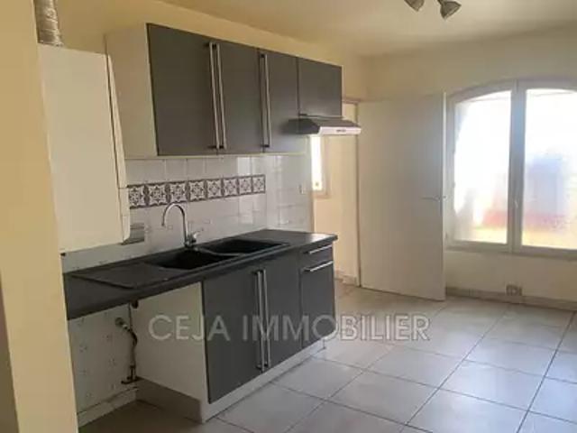 Draguignan 83300 Location appartement parking