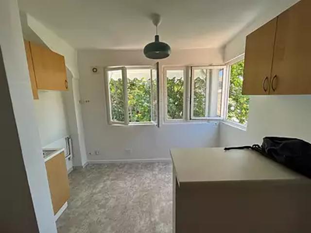 Draguignan 83300 Location appartement 2 pièces t2 au dernier étage