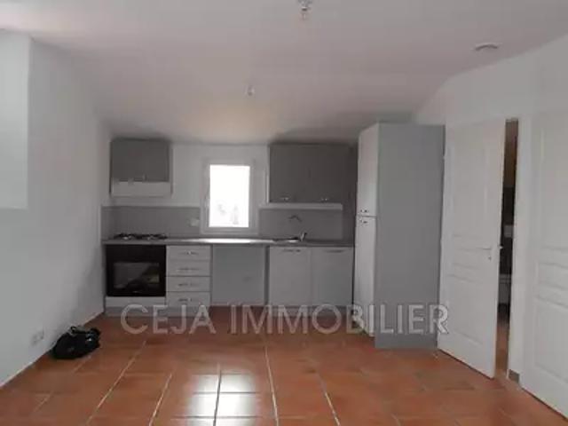 Draguignan 83300 Location appartement 2 pièces t2 au dernier étage