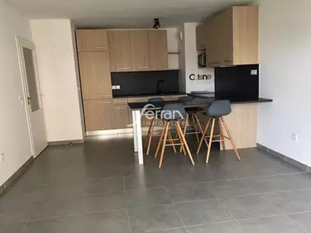 Draguignan 83300 Location appartement 2 pièces t2 terrasse parking