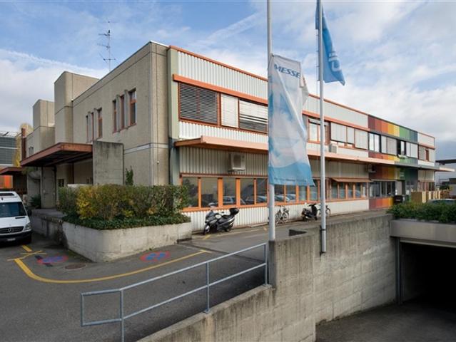 Drahtgitterlager von etwa 22 m² im Keller