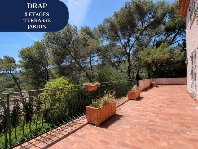 Drap Maison 7 pièces de 246 m² à rénover. Terrain piscinable