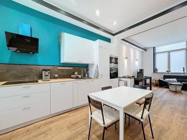Dream 4 Bedroom Shared Apartment + terrace in Saint Gilles