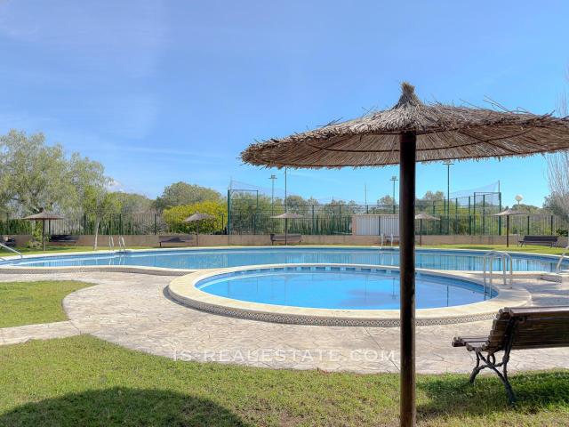 Dream Hills! Encantador Bungalow listo para entrar a vivir en urbanización exclusiva con preciosas zonas verdes y piscina comunitaria