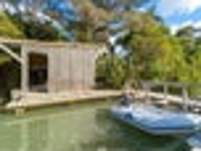 Dream Lifestyle with Water Access!