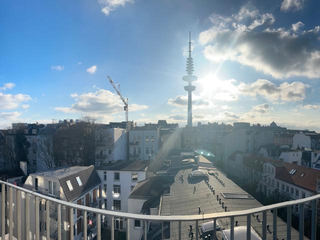 Dream Penthouse in Rotherbaum – Above the Rooftops of Hamburg
