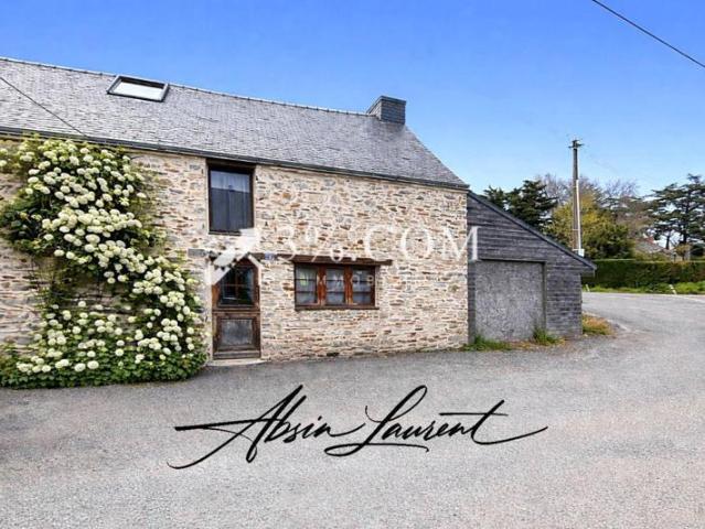 DREFFÉAC Élégante maison en pierre, entièrement rénovée de