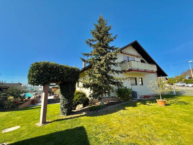 Drei Wohnungen Ein Preis ! Tolles Haus mit schönem Grundstück