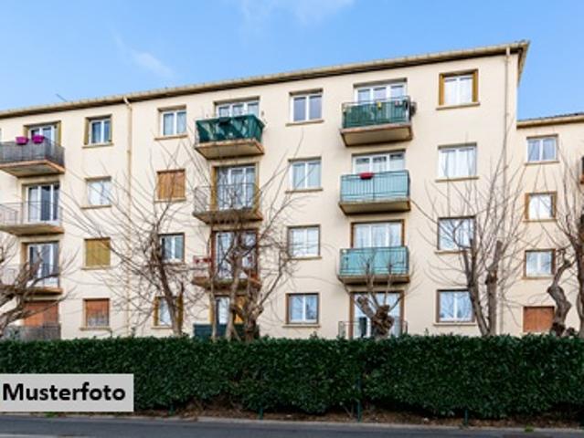 Dreifamilienhaus mit 2 Stellplätzen