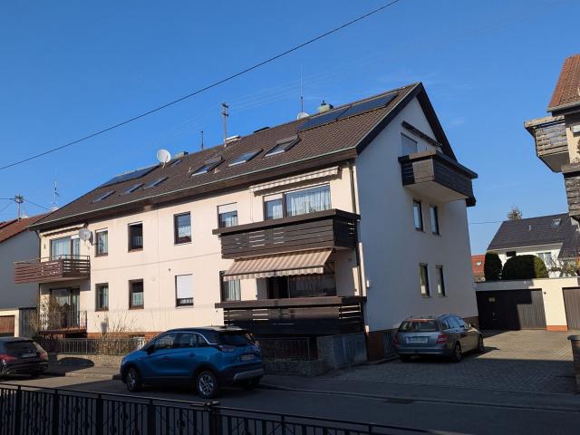 Dreifamilienhaus mit Garten und Doppelgarage viel Platz für Familie und Vermietung