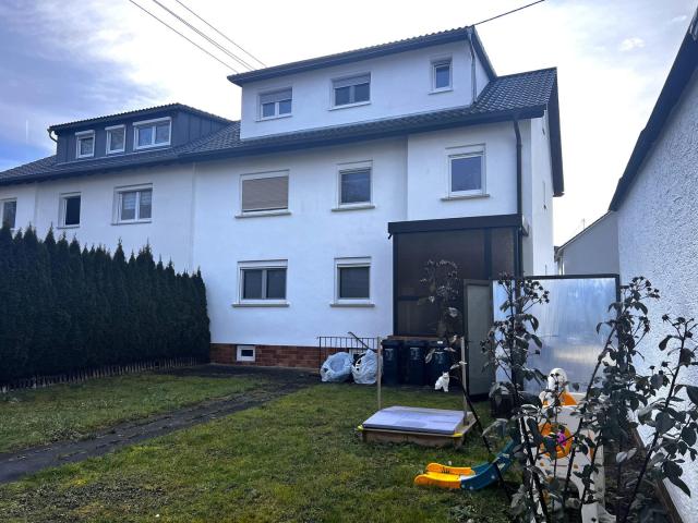 Dreifamilienhaus mit sonnigem Garten Ideal für Mehrgenerationenwohnen oder als Ferienunterkunft