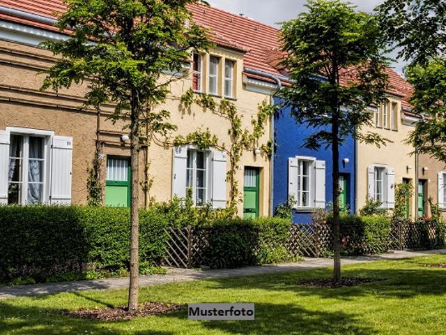Dreifamilienhaus, Garage, Lagergebäude