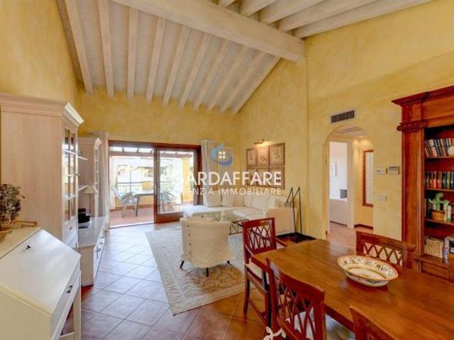 DREIZIMMERWOHNUNG MIT TERRASSE IN WOHNANLAGE MIT SCHWIMMBAD MANERBA DEL GARDA