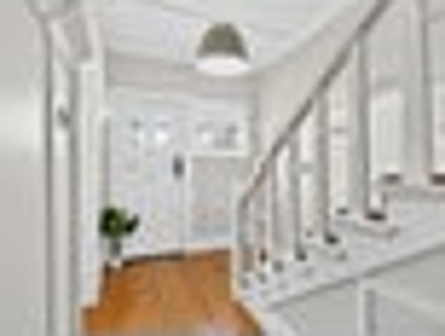 Dress circle privacy and tranquility