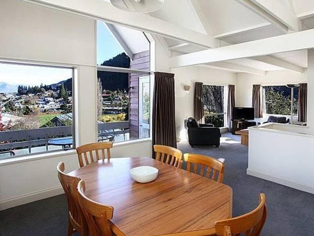 Dress Circle Queenstown apartment 1 4 share