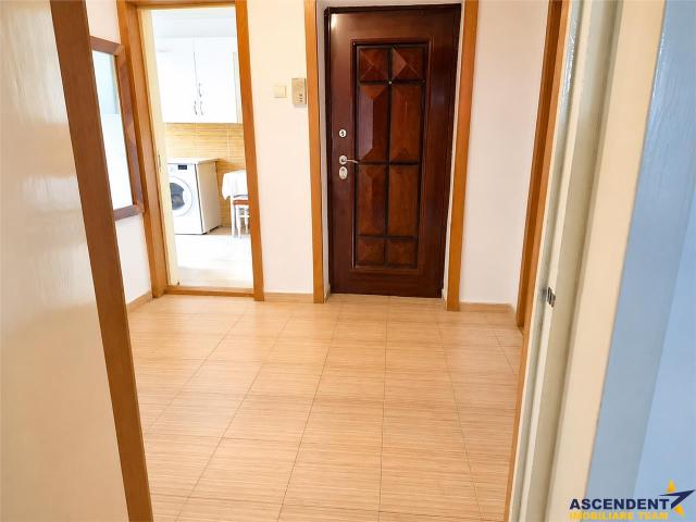 Drumul Poienii.LIvada Postei: 3 camere decomandate,2 balcoane,vedere verde, Brasov