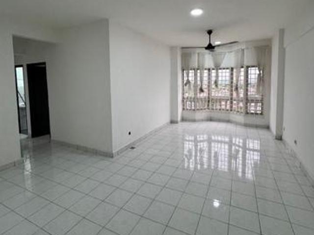 dwi mahkota condominium tampoi