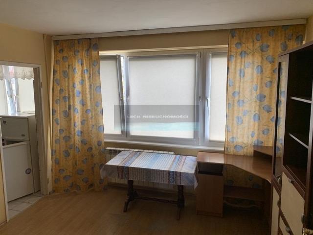 Dwupokojowe mieszkanie do remontu, 32 m2, parking