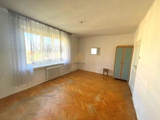 Dwupokojowe mieszkanie do remontu z balkonem i potencjałem inwestycyjnym