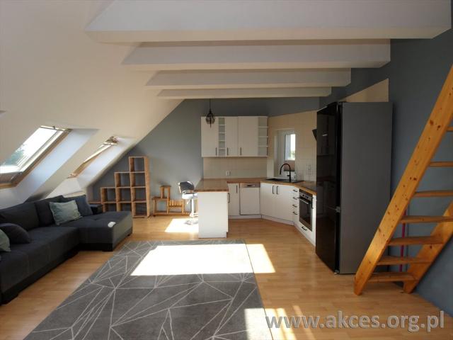 Dwupokojowe mieszkanie z antresolą, 85 m2, piwnica 13 m2