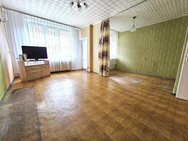 Dwupokojowe mieszkanie z balkonem i dużą kuchnią w Brynowie