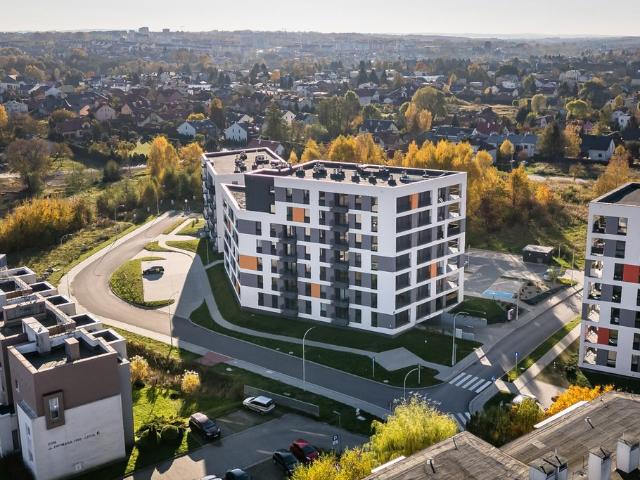 Dwupokojowe mieszkanie z balkonem i komórką w Rzeszowie