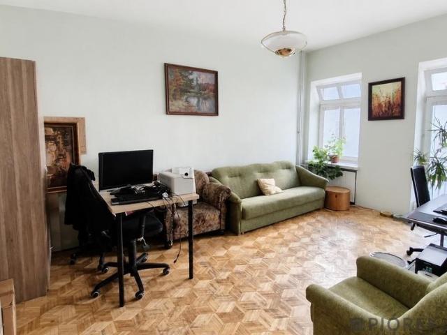 Dwupokojowe mieszkanie z balkonem w zabytkowej kamienicy