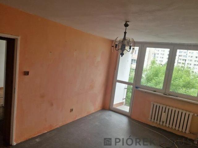 Dwupokojowe mieszkanie z balkonem, wymaga remontu
