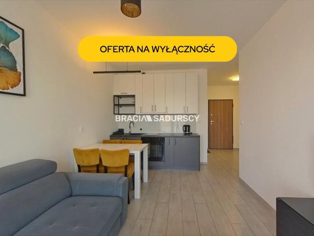 Dwupokojowe mieszkanie z niezależnymi apartamentami i ogródkiem