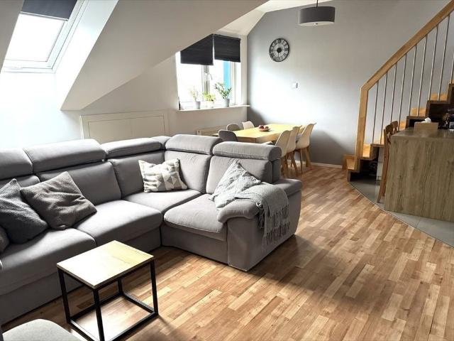 Dwupoziomowe 71,5 m² na Zaciszu polecam