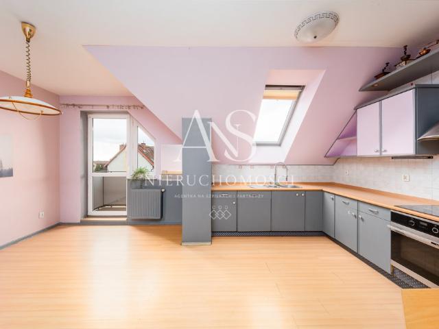 Dwupoziomowe 71 m² z balkonem, garażem i antresolą