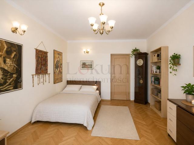 Do sprzedania dwupoziomowe mieszkanie 108 m² w centrum Warszawy