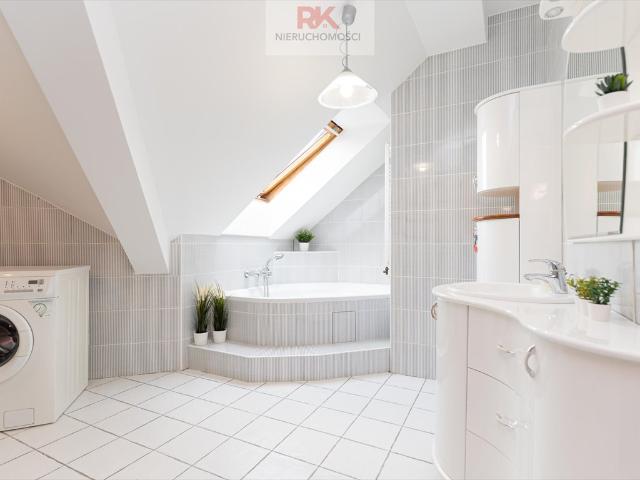 Sprzedam dwupoziomowe mieszkanie 80 m² z antresolą i wysokiej jakości materiałami