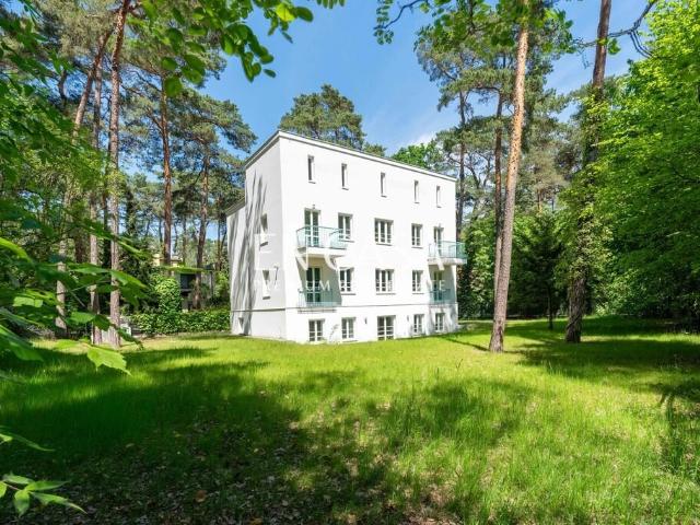 Dwupoziomowy apartament z ogrodem i tarasem w Podkowie Leśnej