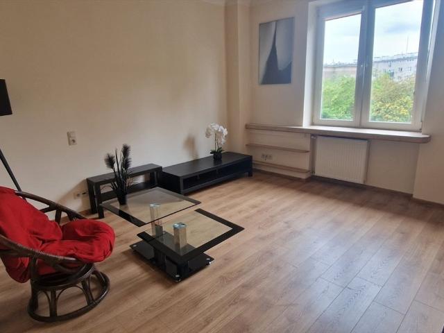 Dwustronne 2 pokoje, pełne światła, blisko Placu Zbawiciela