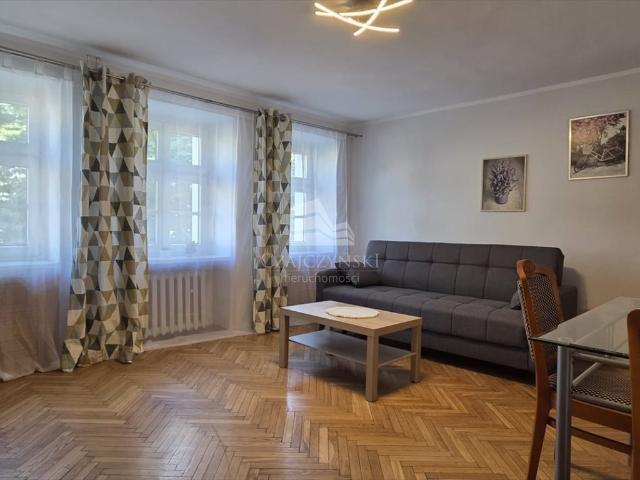Dwustronne 2 pokoje w odrestaurowanej kamienicy polecam