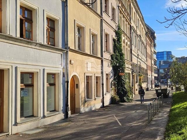 Dwustronne 2 pokoje w odrestaurowanej kamienicy, 250m od Rynku