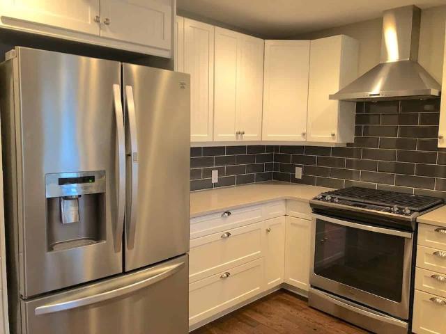 DT Kelowna, near Knox Mountain: 3 bed, 3 bath House – August 1st