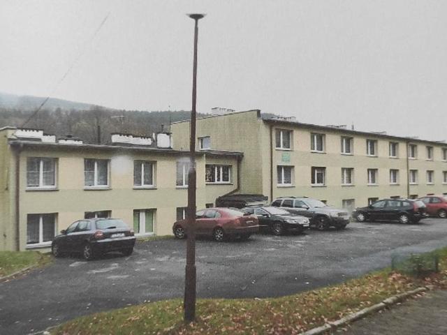 Obiekt usługowy z trzema budynkami i służebnością 0,3221 ha
