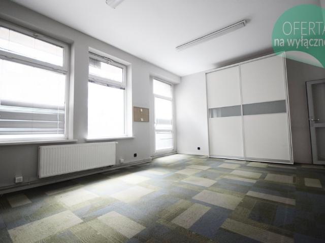 Polecam duży lokal biurowy 290m² z tarasem i własnym ogrzewaniem!