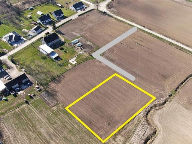 Duża działka 2373 m² w Sińczycy z mediami i lasem