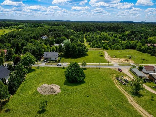 Duża działka 3799 m² z mediami, spokojna okolica