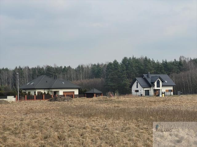 Duża działka budowlana 4220 m² z dobrym dojazdem