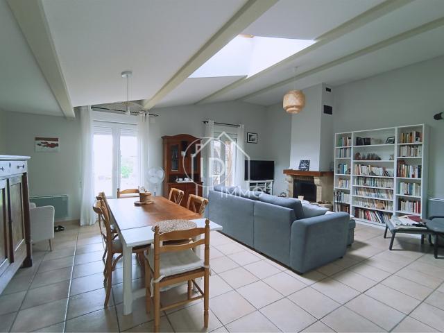 Du charme dedans, du charme dehors. 109m² Montpon Ménestérol
