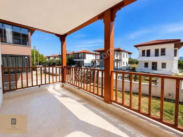 Düğerek/manteşe'de Sıfır 240 M2/6+1 Geniş 3 Katlı Kiralık Villa