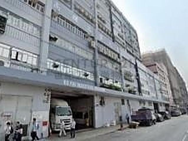 獨立防火門, 寬趟走廊方便出入貨