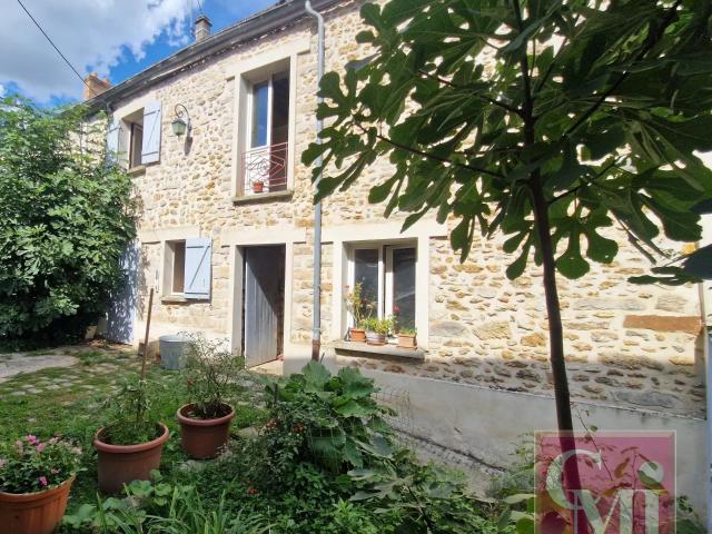 Du potentiel pour cette bâtisse ancienne avec grange à rénover