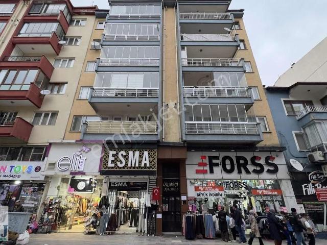 Dumlupınar Mahhallesinde Afjetli Arakat Asansörlü 140m